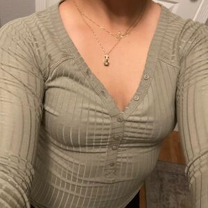 Long-sleeved sage green bodysuit 🌿